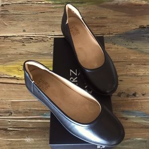 Naturalizer Black Flats